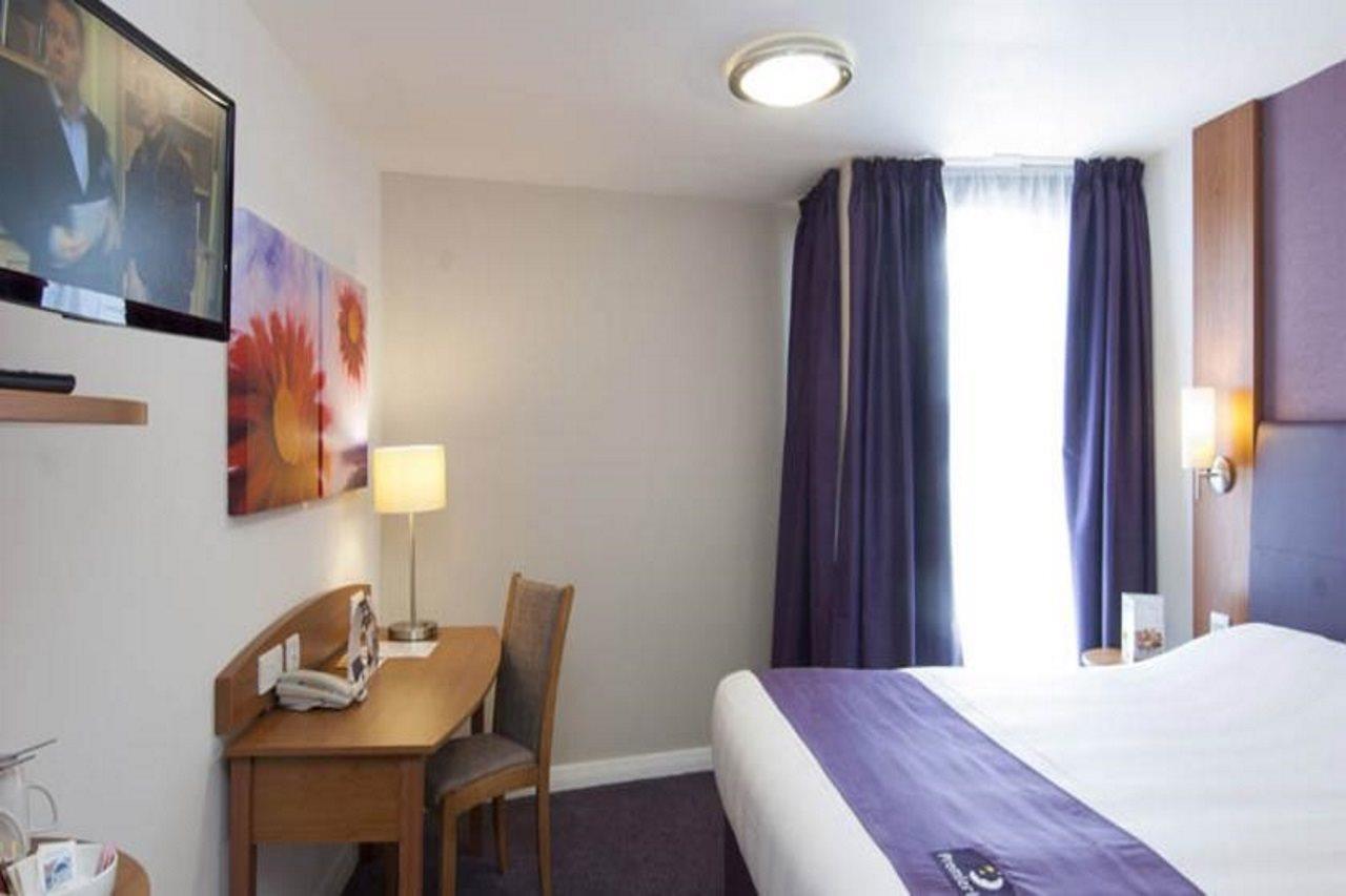 Premier Inn Southampton North Chilworth  ภายนอก รูปภาพ